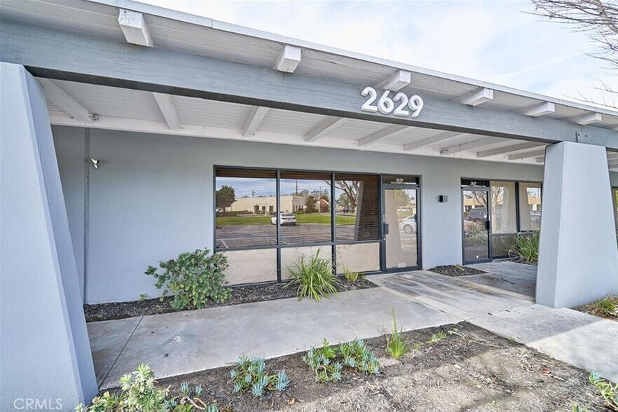 More Photos Of 2651 W Woodland Dr, Anaheim Manufacturing For Lease