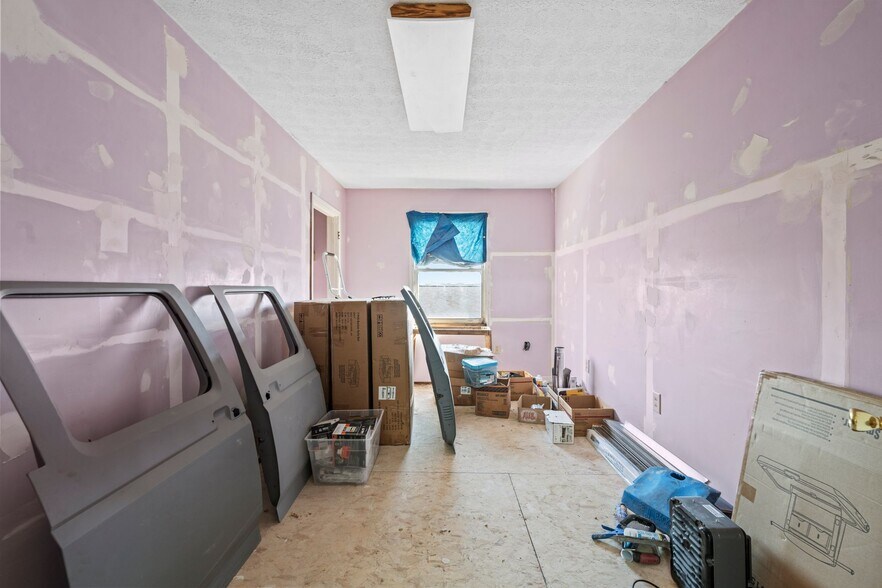 More Photos Of 808 Bypass Rd, Winchester Freestanding For Sale