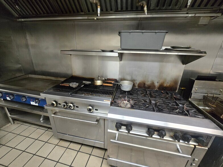 More Photos Of 48 School St, Lincoln Restaurant For Sale