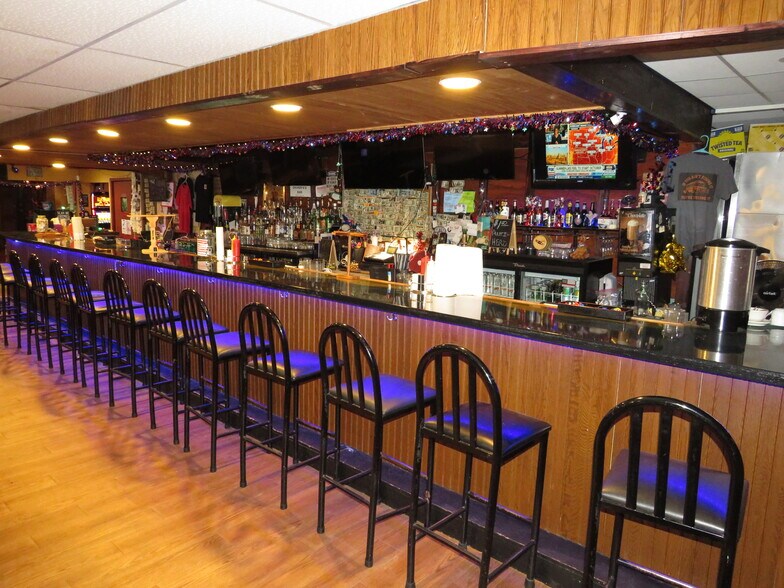 More Photos Of 316 N Main St, Seneca Bar For Sale