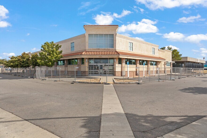 More Photos Of 7155 24th St, Sacramento Drugstore For Sale