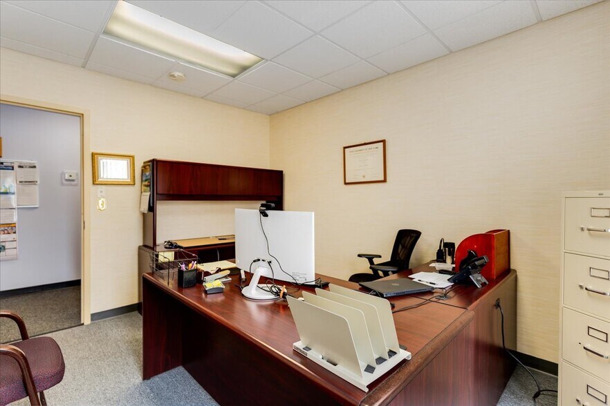 More Photos Of 207 Stage Rd, Hampstead Medical For Lease