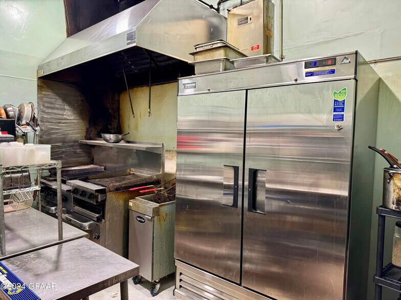 More Photos Of 318 4th St NE, Devils Lake Bar For Sale