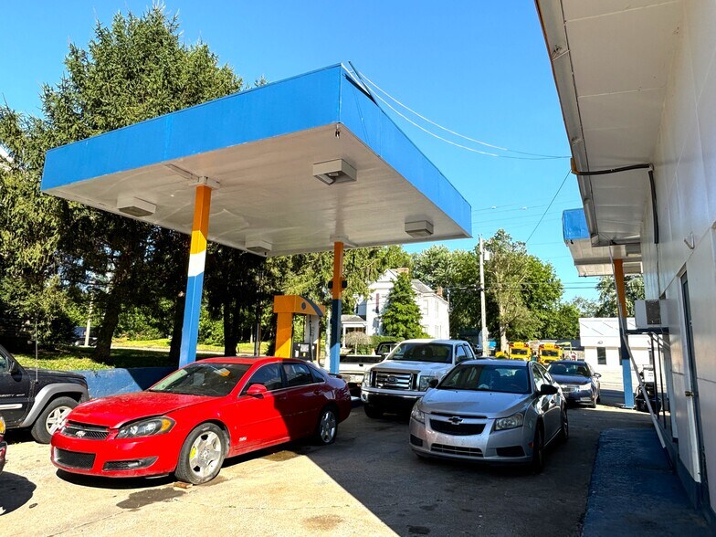 More Photos Of 355 W Main St, Lebanon Service Station For Sale