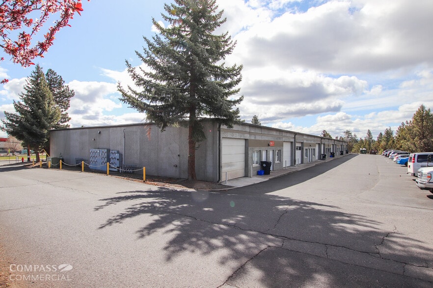 More Photos Of 63025 O B Riley Rd, Bend Warehouse For Lease