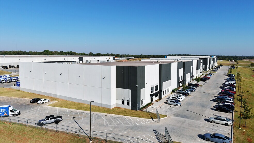 Primary Photo Of 8801 N I 35 Service Rd, Oklahoma City Distribution For Lease