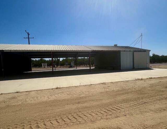 More Photos Of 1270 E Riverside St, Shafter Service For Sale