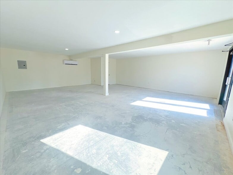More Photos Of 7704 Irvington Blvd, Houston General Retail For Sale