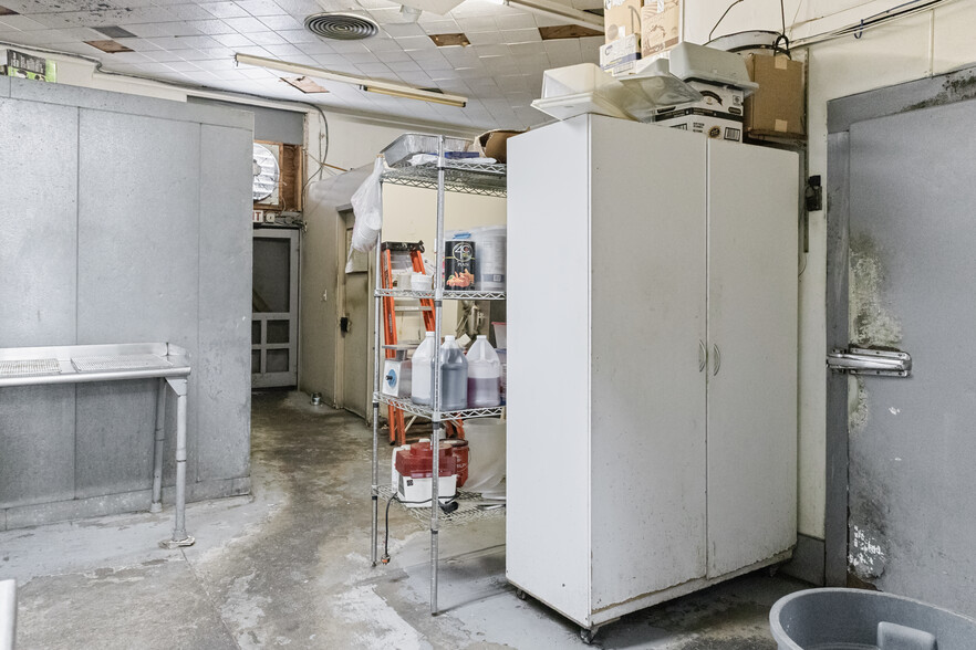 More Photos Of 8 Glen St, Glen Cove Storefront For Lease