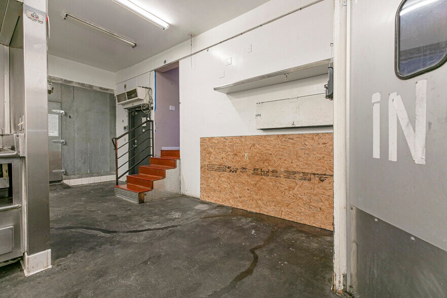 More Photos Of 6340 Yucca St, Los Angeles Restaurant For Lease