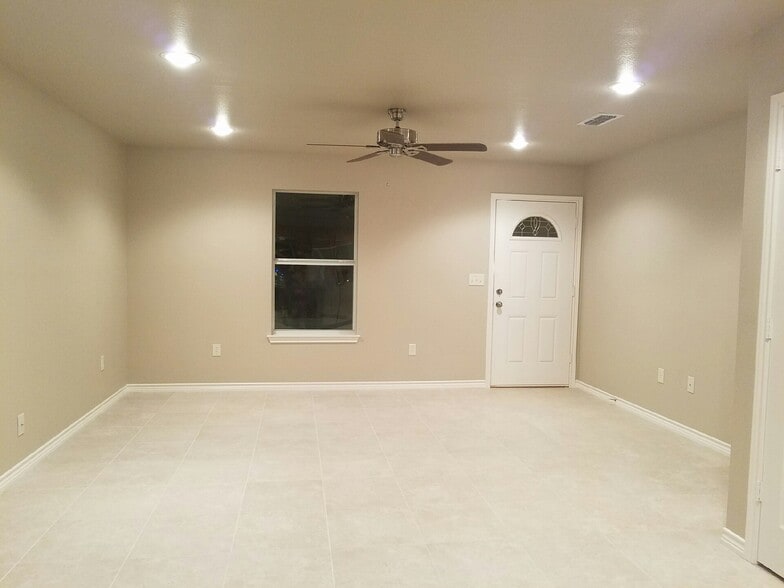 More Photos Of 14144 County Road 4115, Lindale Multifamily For Sale