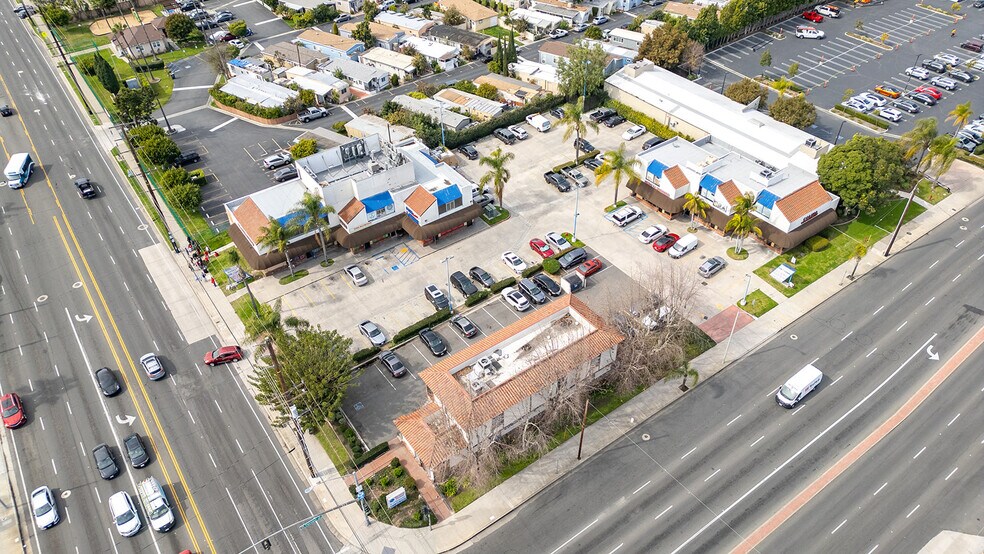 More Photos Of 2715 W 1st St, Santa Ana Unknown For Lease