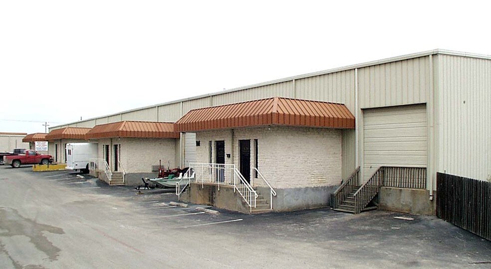 More Photos Of 401 FM 685, Pflugerville Warehouse For Lease