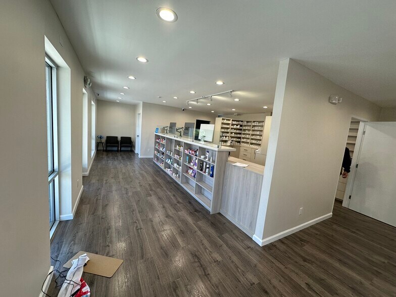 More Photos Of 7616 Foothill Blvd, Tujunga Freestanding For Sale