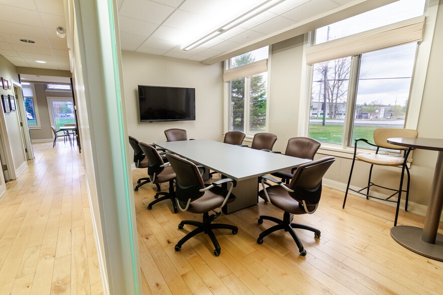 More Photos Of 124 Reis Rd, Ottawa Warehouse For Sale