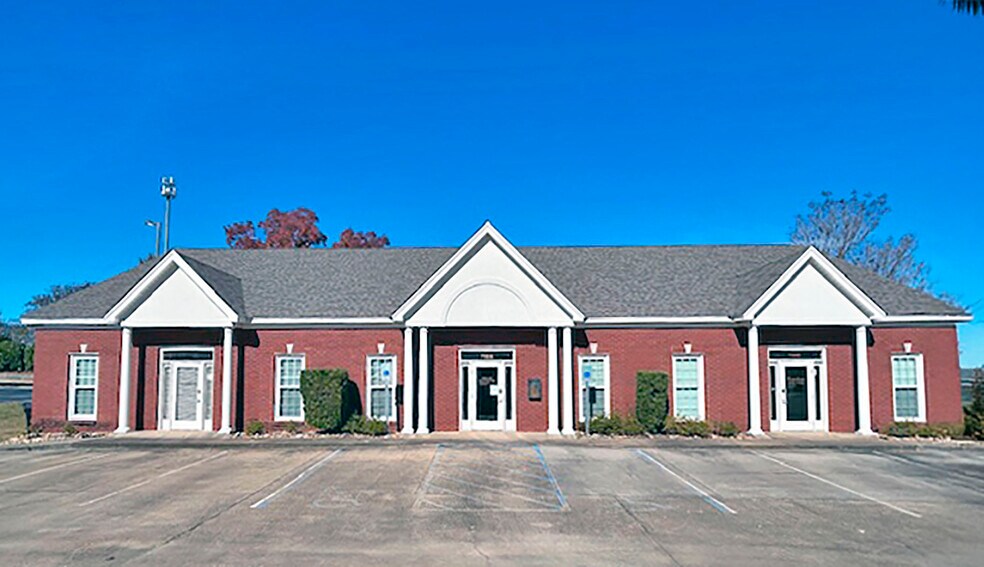 More Photos Of 7000-7008 Brockport Ct, Montgomery Office For Sale