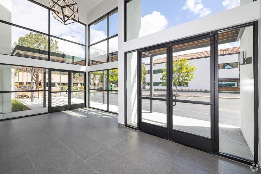 More Photos Of 5677 Oberlin Dr, San Diego Office For Sale