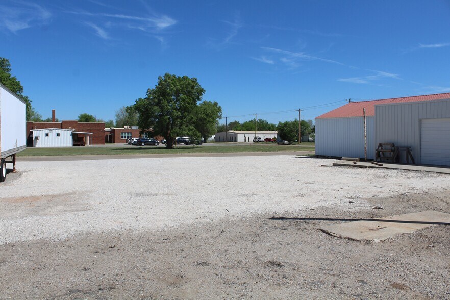 More Photos Of 806 9th St, Woodward Warehouse For Sale