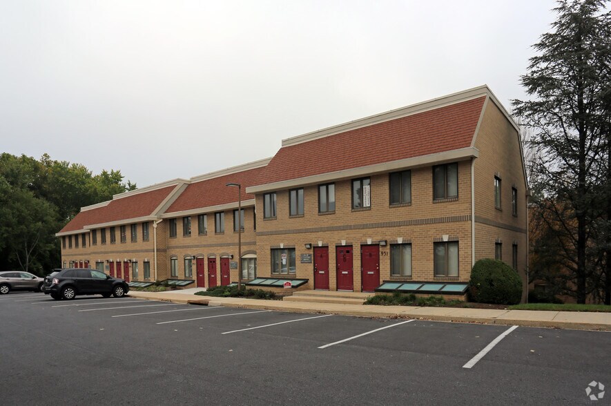 More Photos Of 931-947 Russell Ave, Gaithersburg Medical For Lease