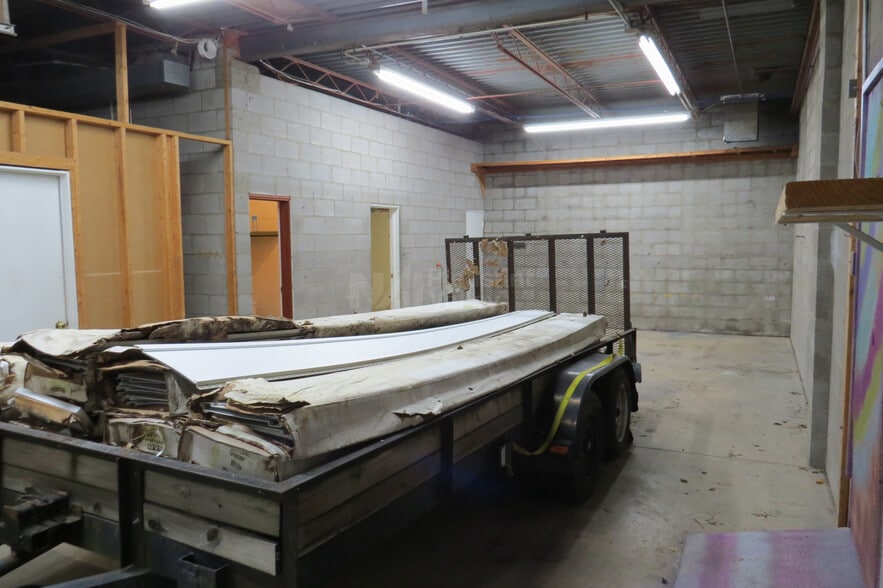 More Photos Of 675-685 High Grove Blvd, Akron Warehouse For Lease