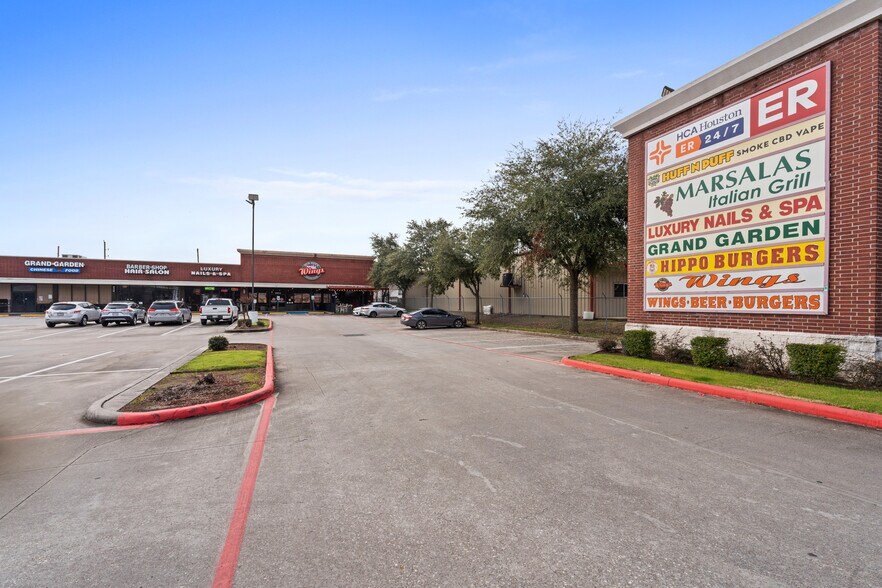 More Photos Of 5324 Atascocita Rd, Humble Storefront For Sale
