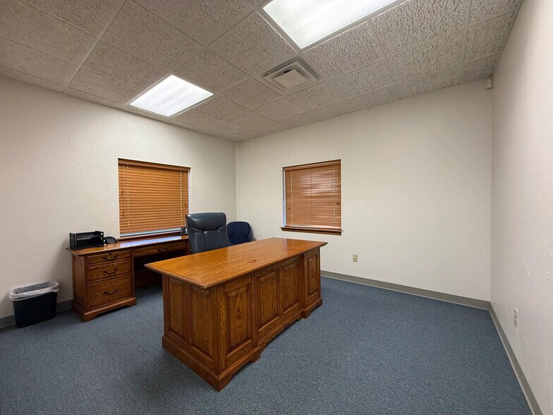 More Photos Of 2135 Cooper Dr, Ardmore Office For Lease