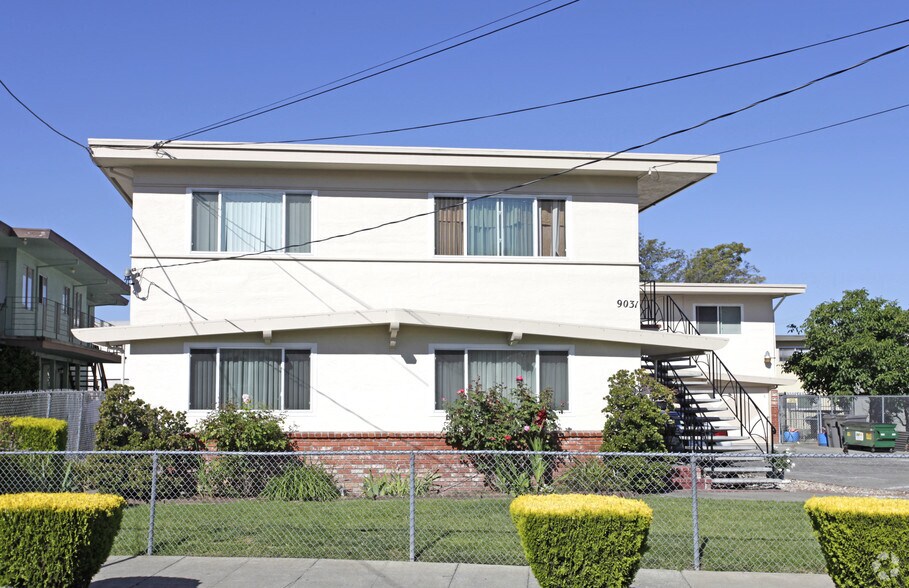 More Photos Of 9031 Hillside St, Oakland Apartments For Sale