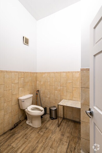 More Photos Of 1435 1st Ave, New York Apartments For Lease