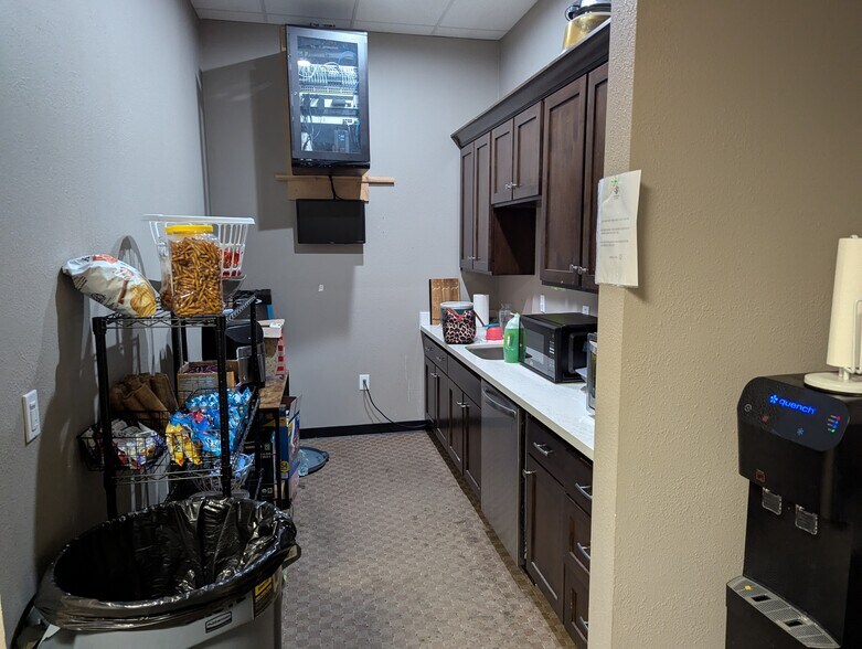 More Photos Of 17270-17272 Golden Valley Pky, Lathrop Office For Sale