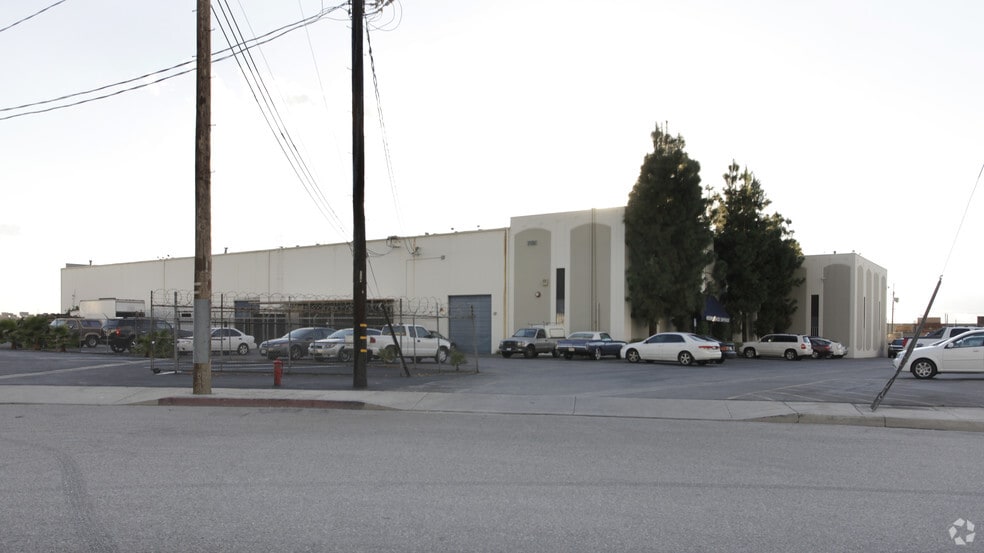 More Photos Of 7101 Fair Ave, North Hollywood Warehouse For Lease