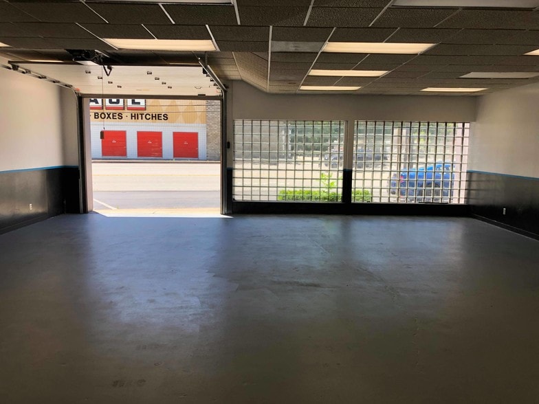 More Photos Of 1038 William Flynn Hwy, Glenshaw Office For Lease