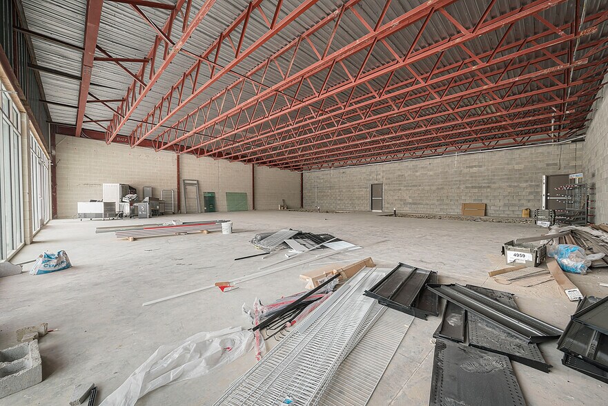 More Photos Of 7755 N Wayside Dr, Houston General Retail For Lease