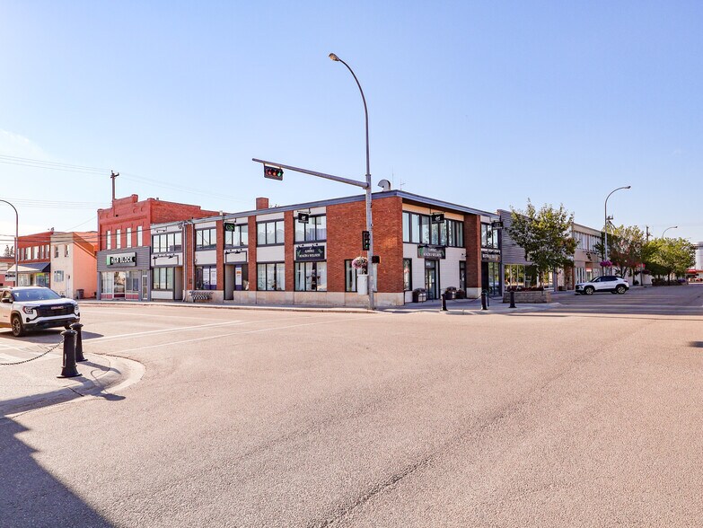 More Photos Of 5002 50 st, Stettler Flex For Sale