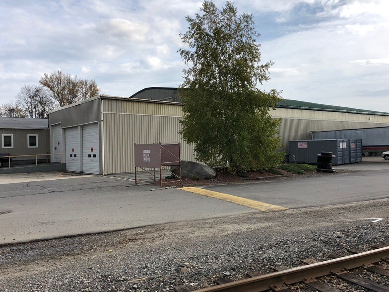 More Photos Of 120 E Hollis St, Nashua Warehouse For Lease