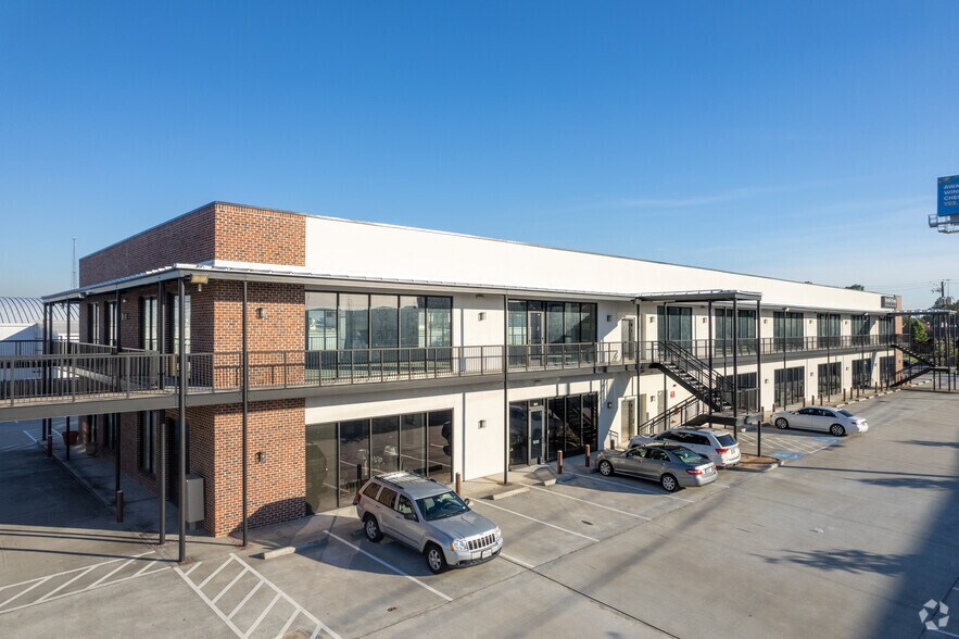 More Photos Of 1000 W Loop Fwy N, Houston Unknown For Lease