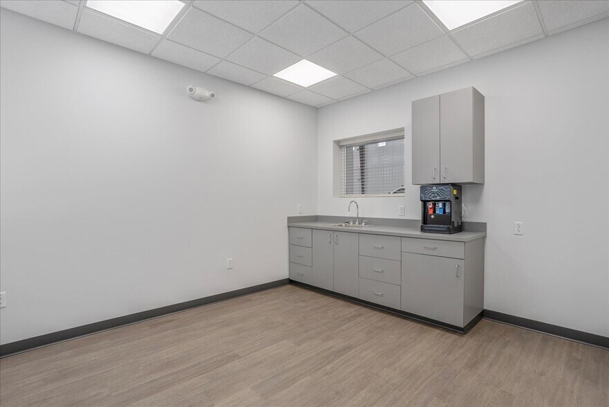 More Photos Of Mckinney Drive, Cheyenne Manufacturing For Lease