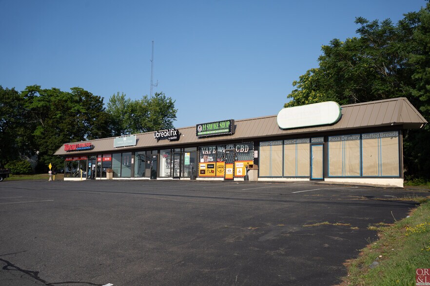 More Photos Of 3269-3281 Berlin Tpke, Newington Storefront Retail Office For Lease
