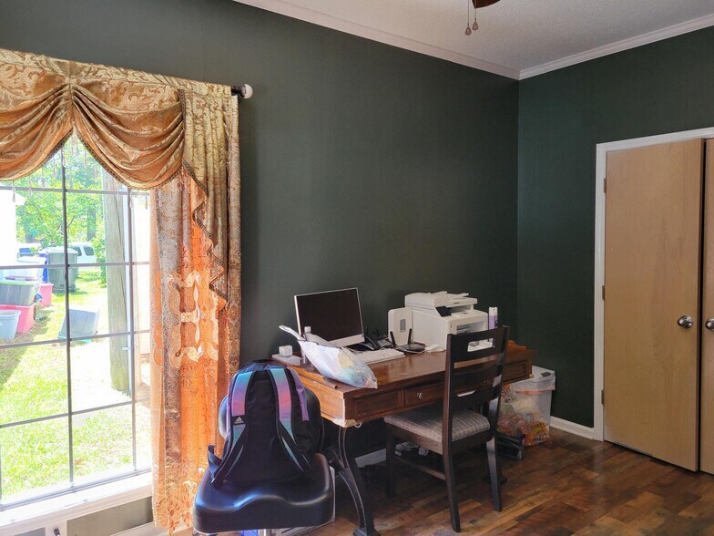 More Photos Of 2708 E 10th St, Greenville Office For Sale