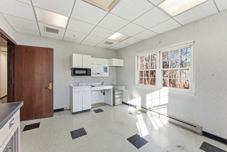 More Photos Of 494 Newton St, South Hadley Bank For Sale