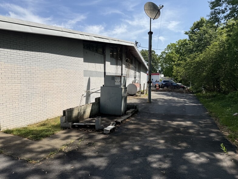 More Photos Of 1231 Norview Ave, Norfolk Auto Repair For Sale