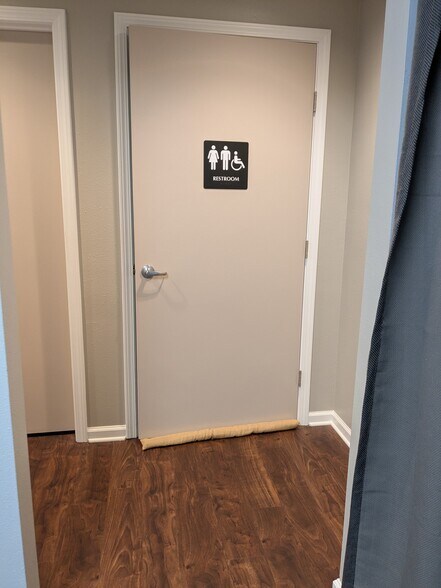 More Photos Of 12325 Scarsdale Blvd, Houston Medical For Sale