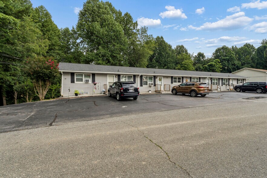 More Photos Of 210 Longview Ave, Jonesborough Apartments For Sale