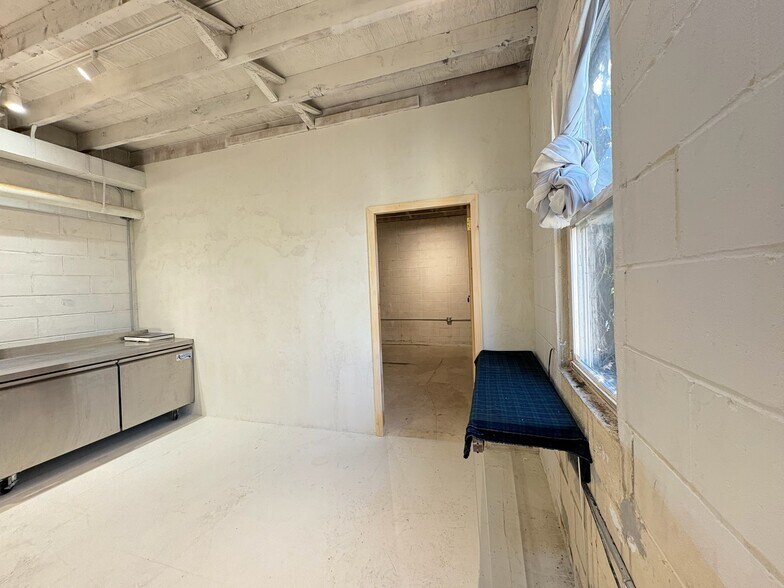 More Photos Of 166A 22nd St, Brooklyn Storefront Retail Office For Lease