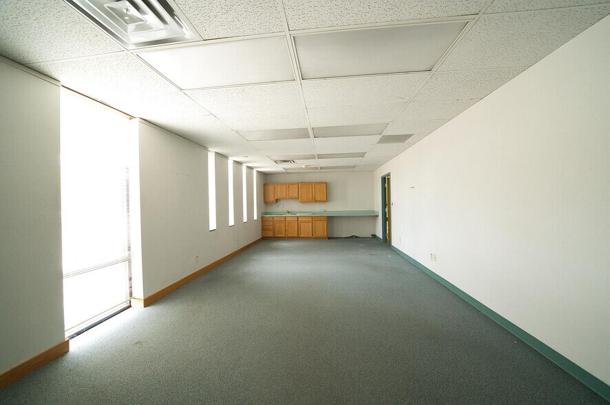 More Photos Of 3620 Biddle Ave, Wyandotte Medical For Sale