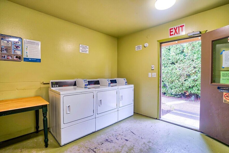 More Photos Of 1535 SE Maple St, Hillsboro Apartments For Sale