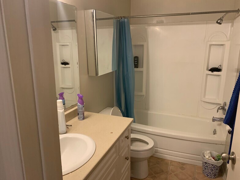 More Photos Of 11112 124th St NW, Edmonton Apartments For Sale