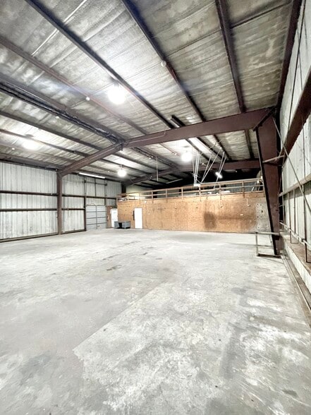 More Photos Of 160 N Hollywood Rd, Houma Loft Creative Space For Sale