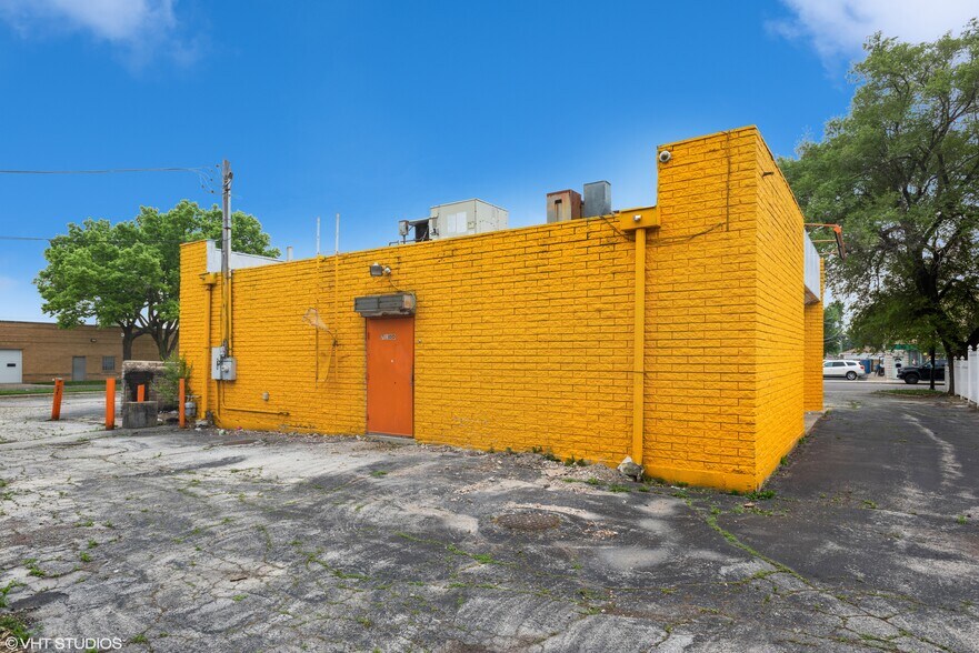 More Photos Of 7100 Roosevelt Rd, Oak Park Restaurant For Sale