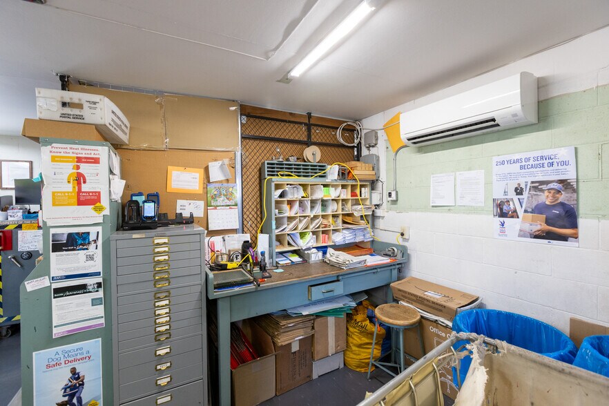 More Photos Of 96 N Main St, Dufur Post Office For Sale