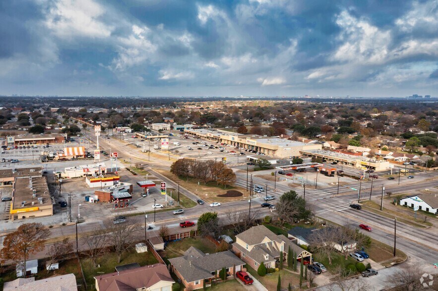 More Photos Of 1413-1529 W Buckingham Rd, Garland Unknown For Lease